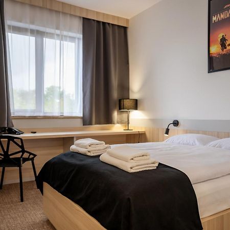 Hotel Dworski Galaktyczny Park Warzymice Eksteriør billede