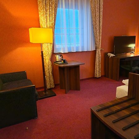 Hotel Dworski Galaktyczny Park Warzymice Eksteriør billede