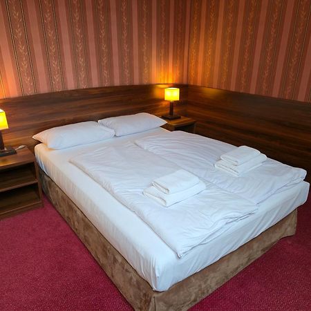 Hotel Dworski Galaktyczny Park Warzymice Eksteriør billede