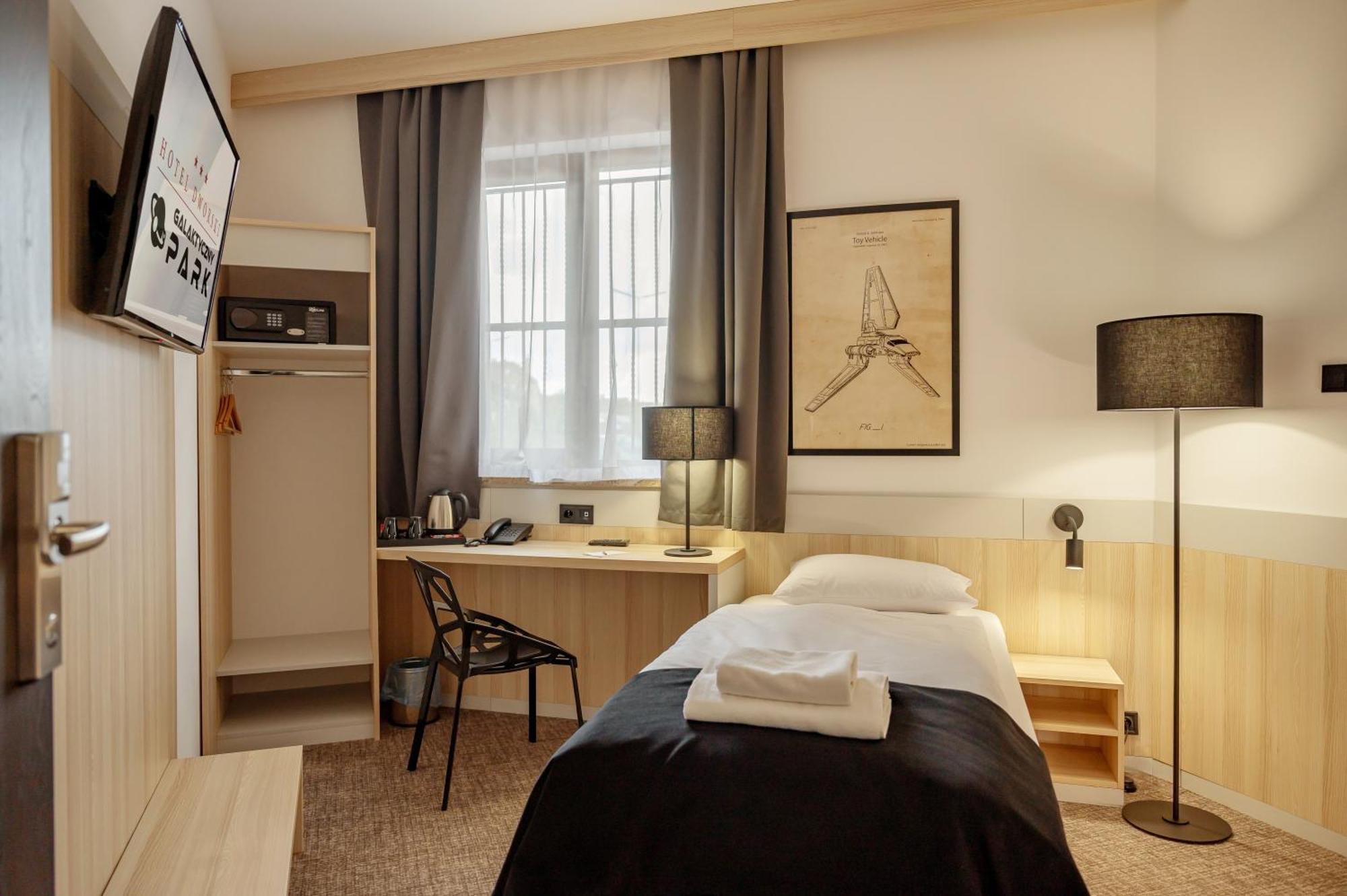 Hotel Dworski Galaktyczny Park Warzymice Eksteriør billede