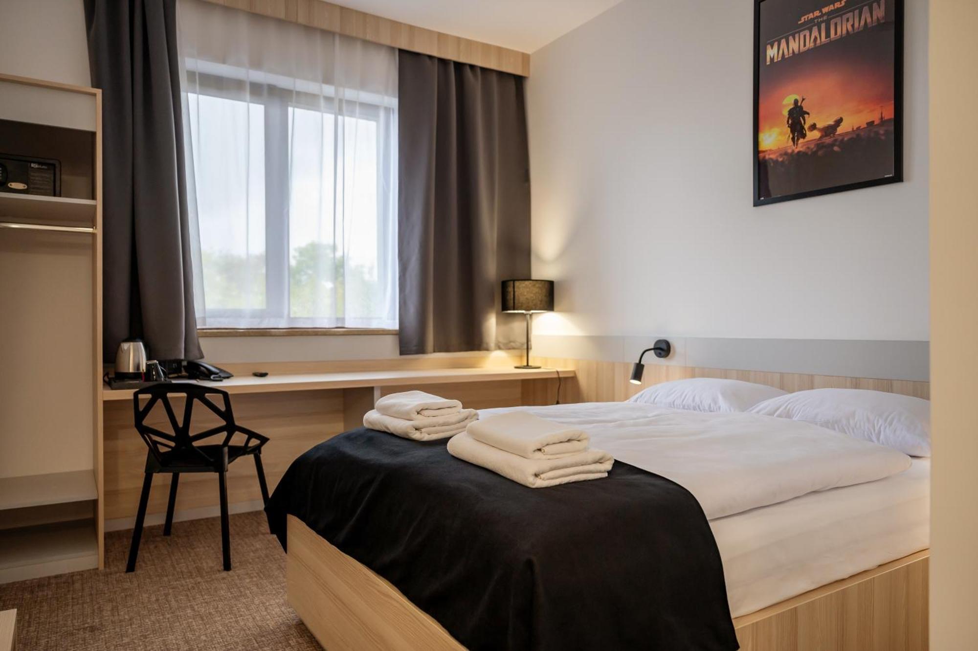 Hotel Dworski Galaktyczny Park Warzymice Eksteriør billede