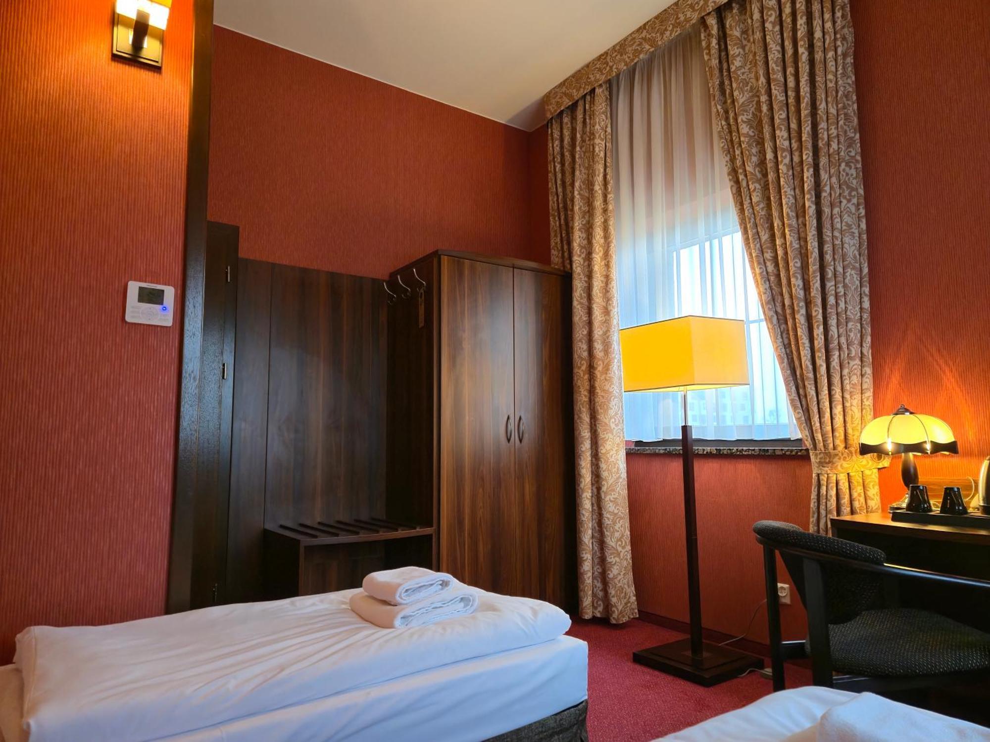 Hotel Dworski Galaktyczny Park Warzymice Eksteriør billede