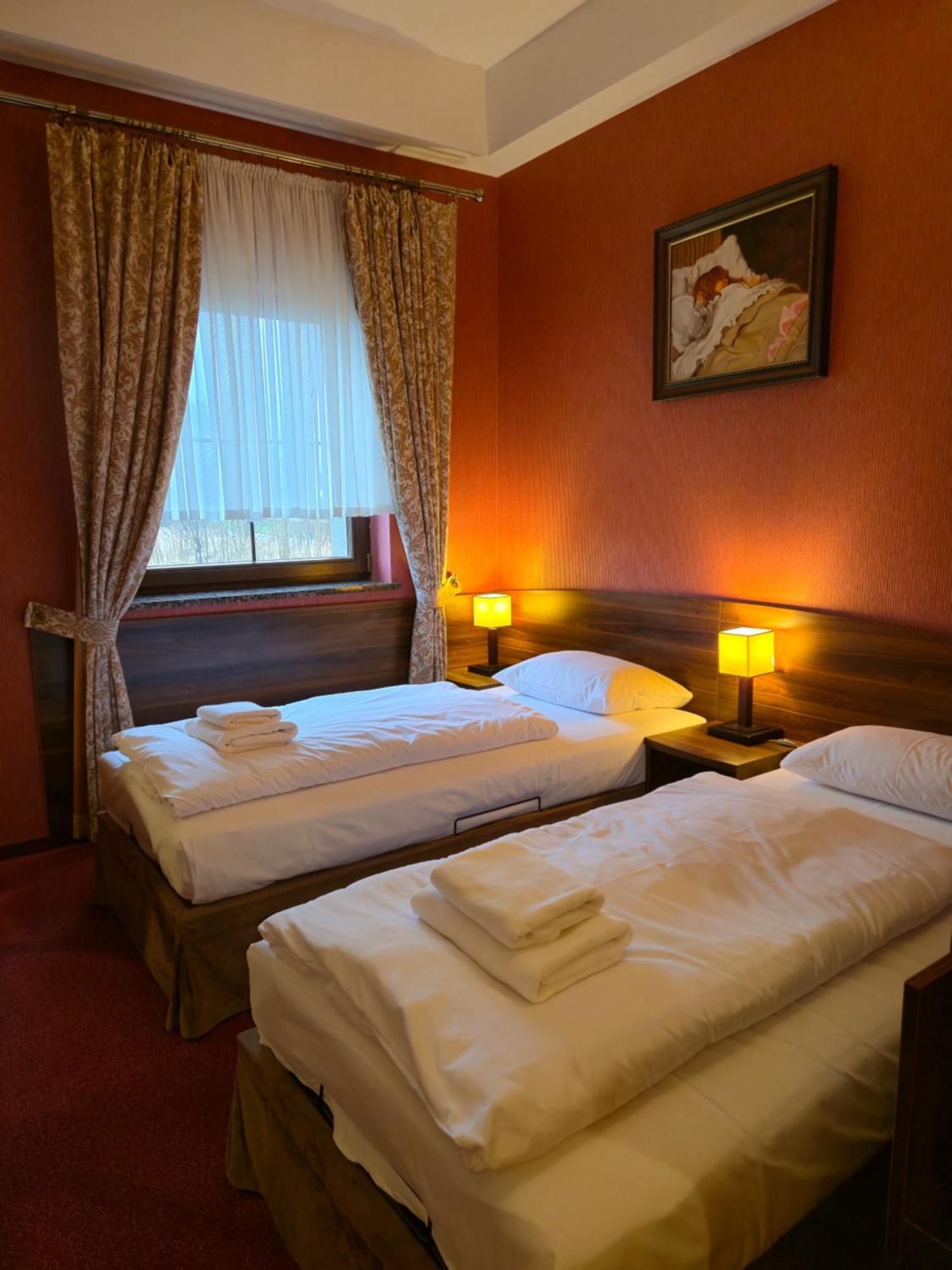 Hotel Dworski Galaktyczny Park Warzymice Eksteriør billede
