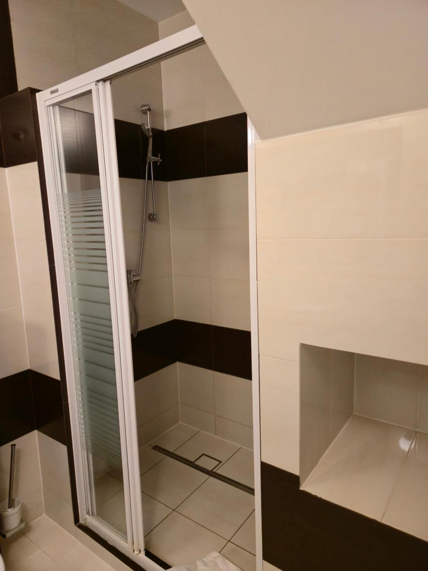 Hotel Dworski Galaktyczny Park Warzymice Eksteriør billede
