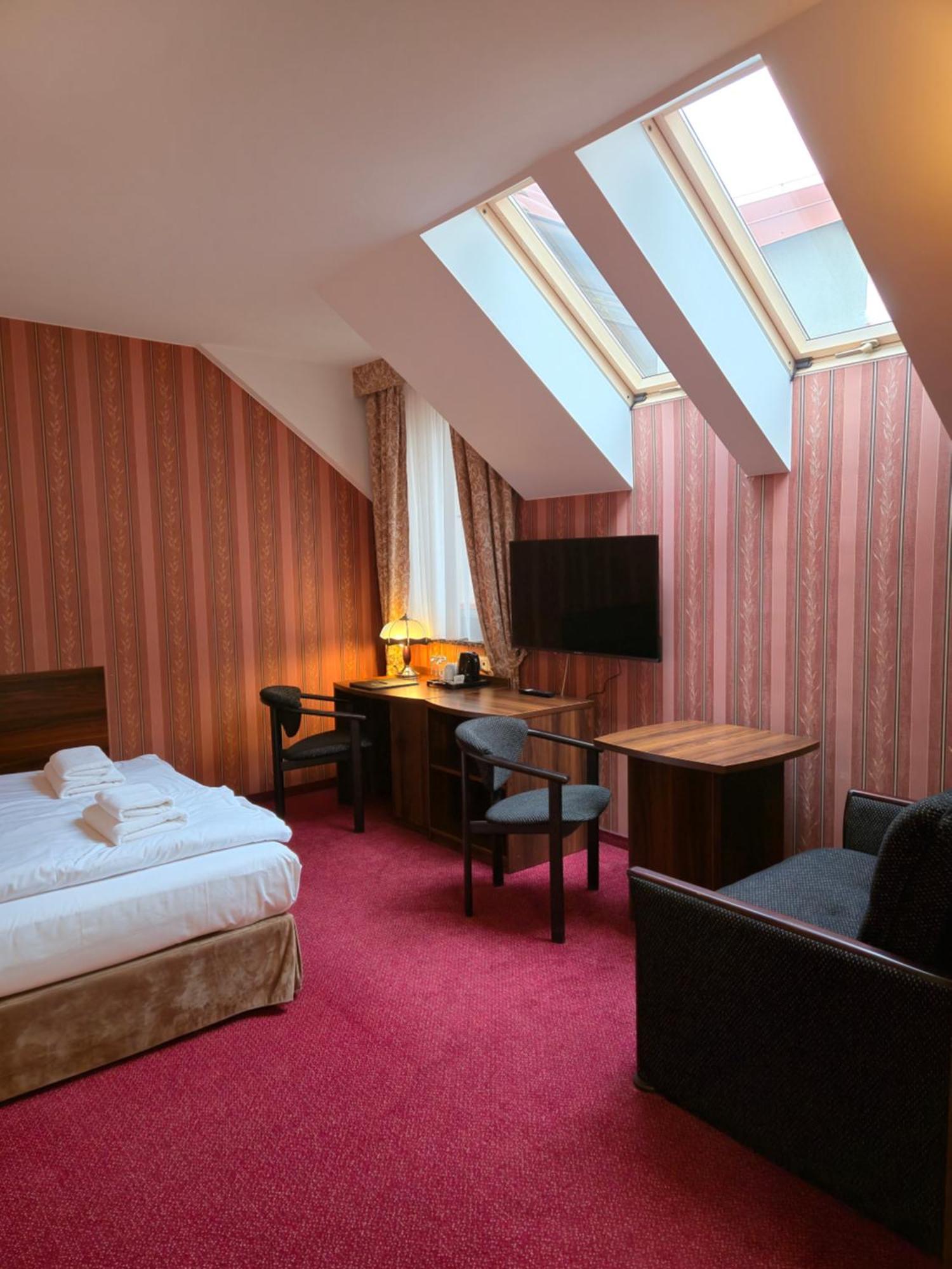 Hotel Dworski Galaktyczny Park Warzymice Eksteriør billede