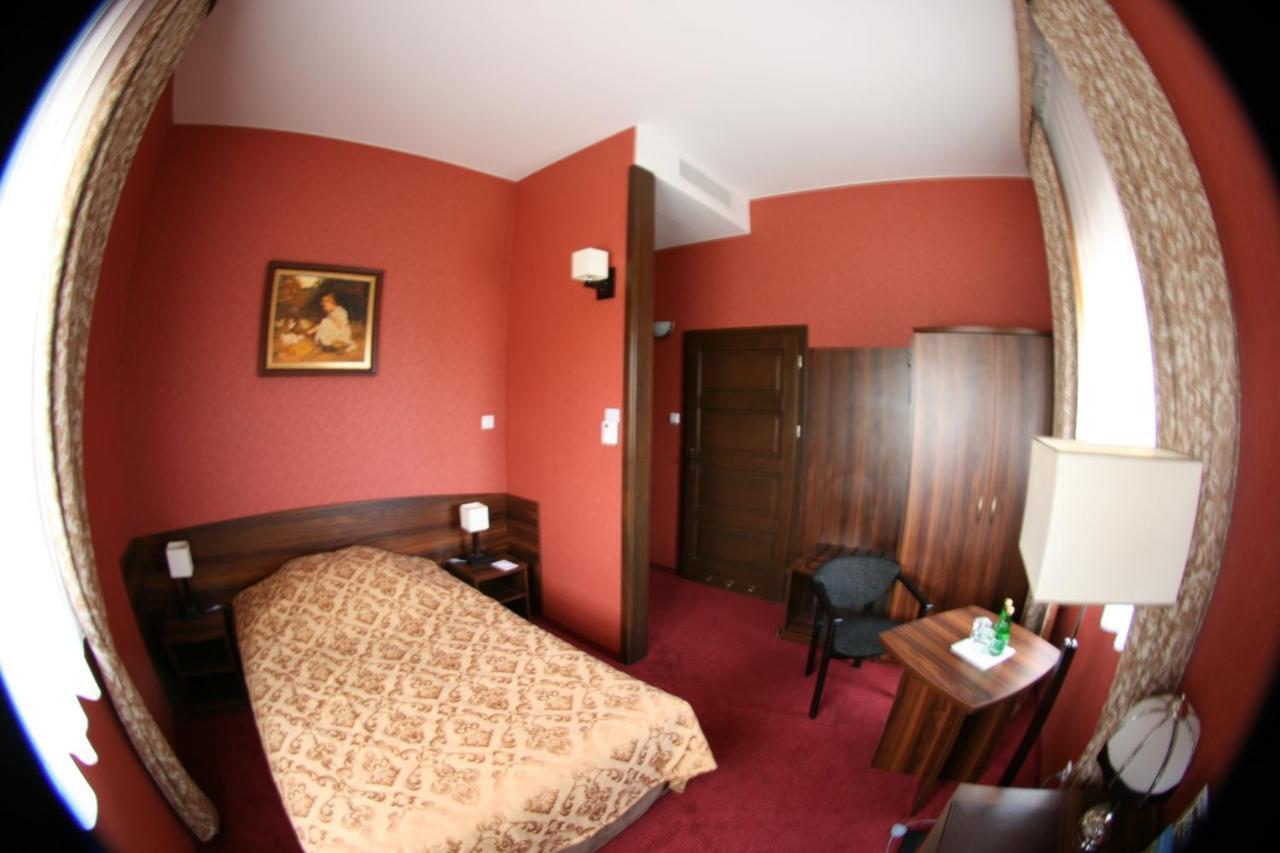 Hotel Dworski Galaktyczny Park Warzymice Værelse billede